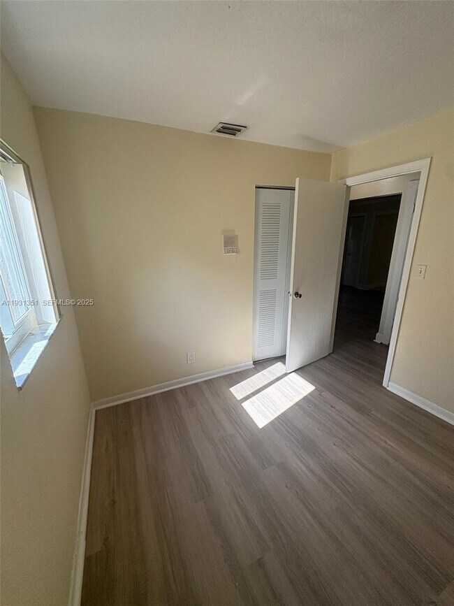 Building Photo - 333 SW 80th Terrace