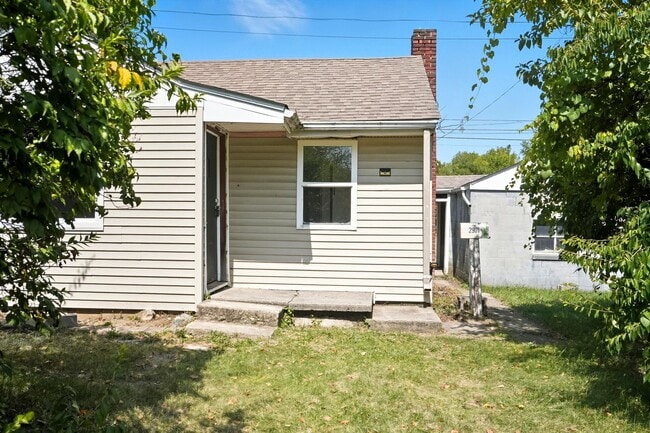 Building Photo - NEW LISTING! 2 BEDROOM HOME