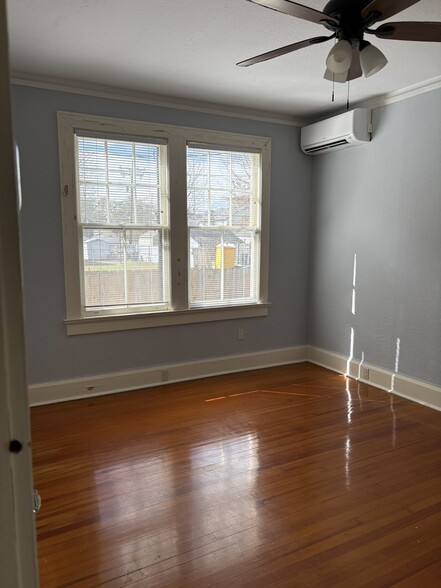 Bedroom - 2021 Kleinert Ave