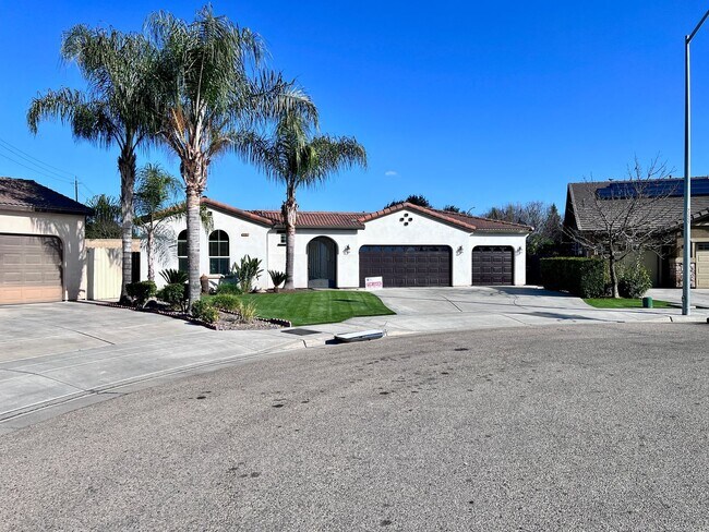 Building Photo - $2,695 Church & Clovis Ave., 4 Bedroom House - Edna Ave. Fresno / Energy Efficient