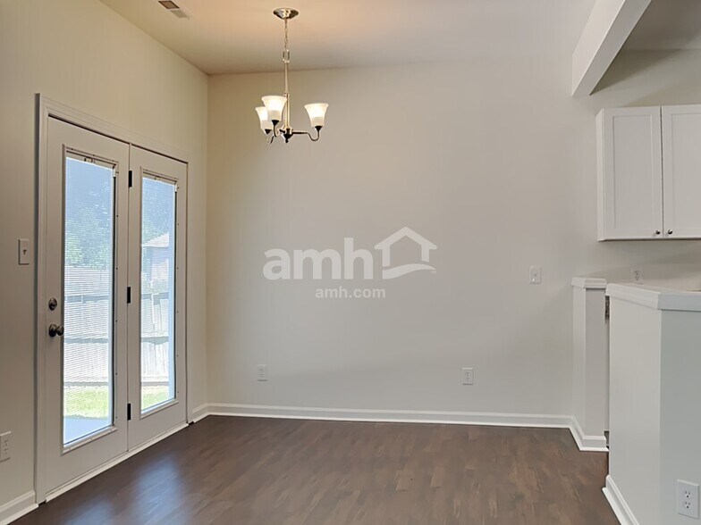 Building Photo - 1575 Pondhaven Dr