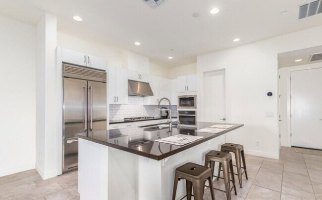 Building Photo - 6810 E Lyra Dr