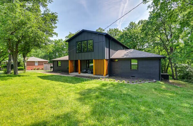 Building Photo - 930 Downey Dr