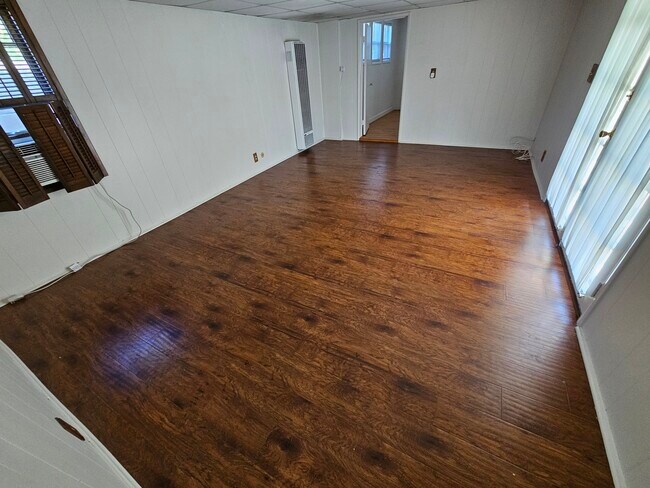 West Wing Front Room - 3851 Oakdale St