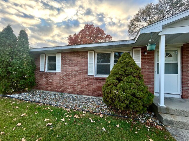 Building Photo - Wallace Ave 3189/3191