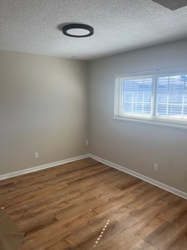 Building Photo - Move in ready 3bedroom 2bath