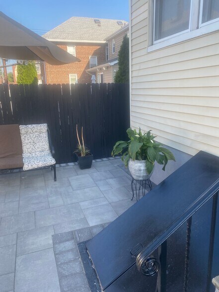 Building Photo - 808 87th St