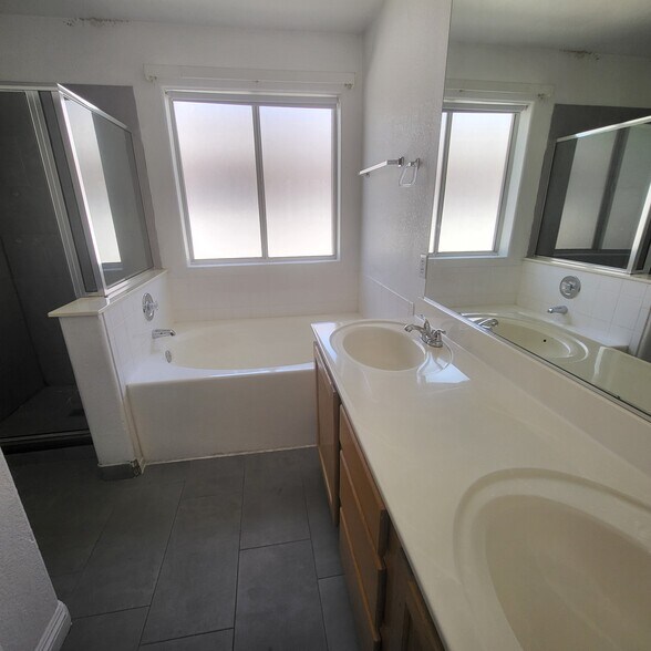 Building Photo - 7813 Seychelles Ct