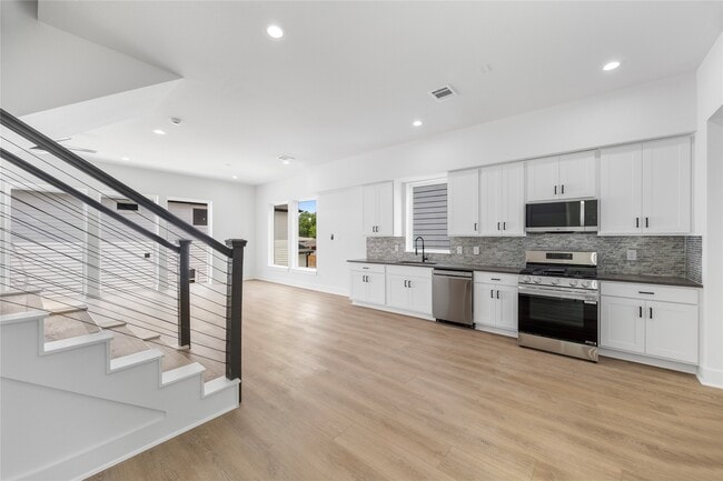 Building Photo - 1046 Marjorie St