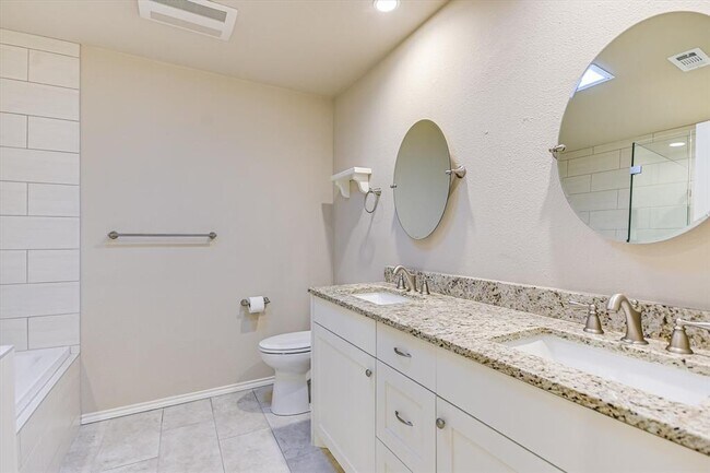 Building Photo - 8405 Cima Serena Ct