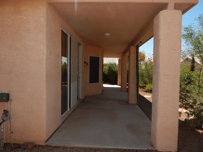 Building Photo - 3 Bedrooms 2 Bathrooms close to Sabino Canyon