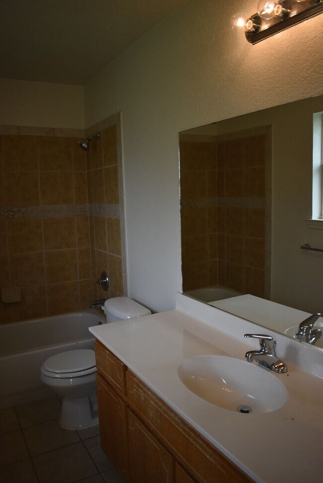 Building Photo - 404 Dale Ave