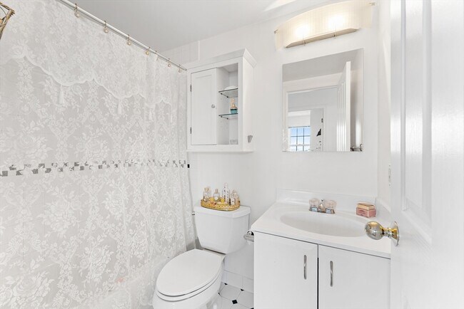 Building Photo - 534 Beacon St