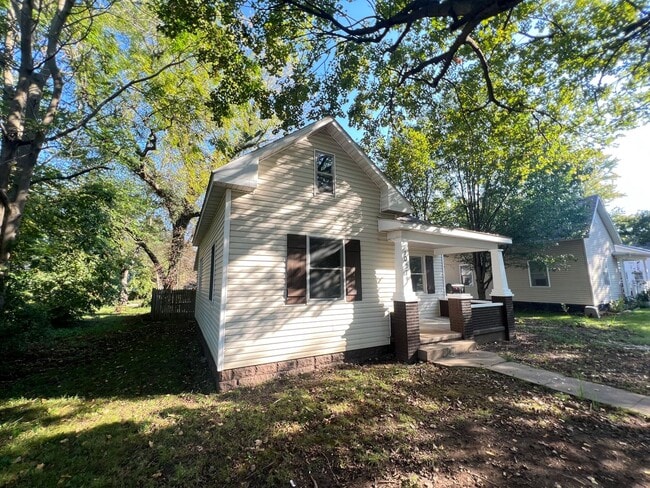 Building Photo - 3 Bed 1 Bath For Rent - Springfield