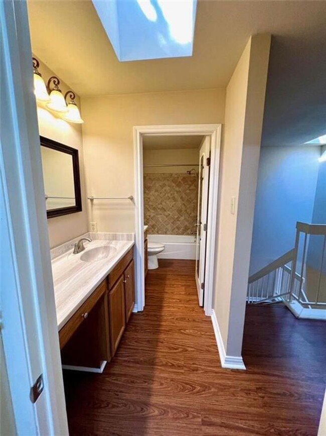 Building Photo - Arbor Village Condominium / Beautiful Update Unit / Refrigerator, Washer & Dryer included