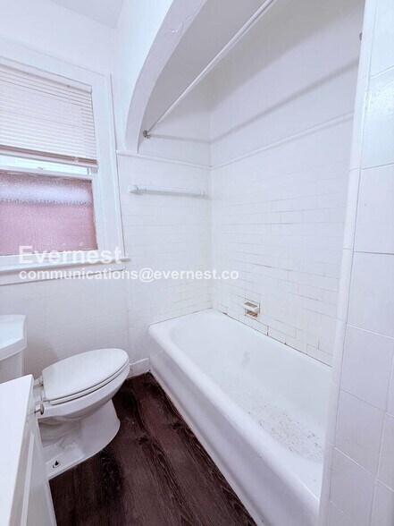 Building Photo - 13523 Santa Rosa Dr