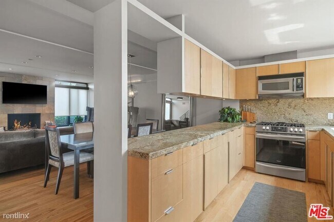 Building Photo - 2726 Montana Ave