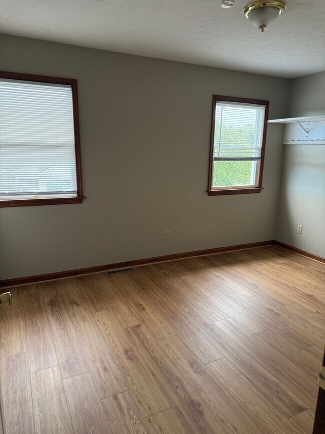 Building Photo - 1560 Buttercup Dr