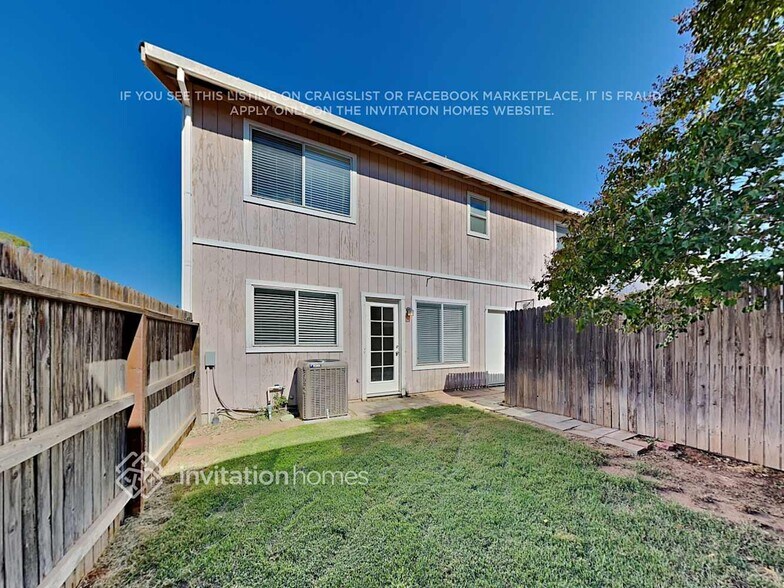 Building Photo - 844 Tranquil Ln