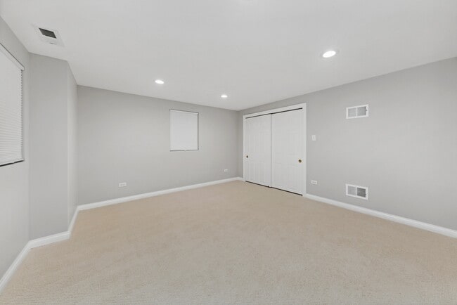 Building Photo - 711 E Park St