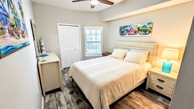 Building Photo - 6-12 month TURNKEY FURNISHED GOUNG FLOOR 2/2 CONDO