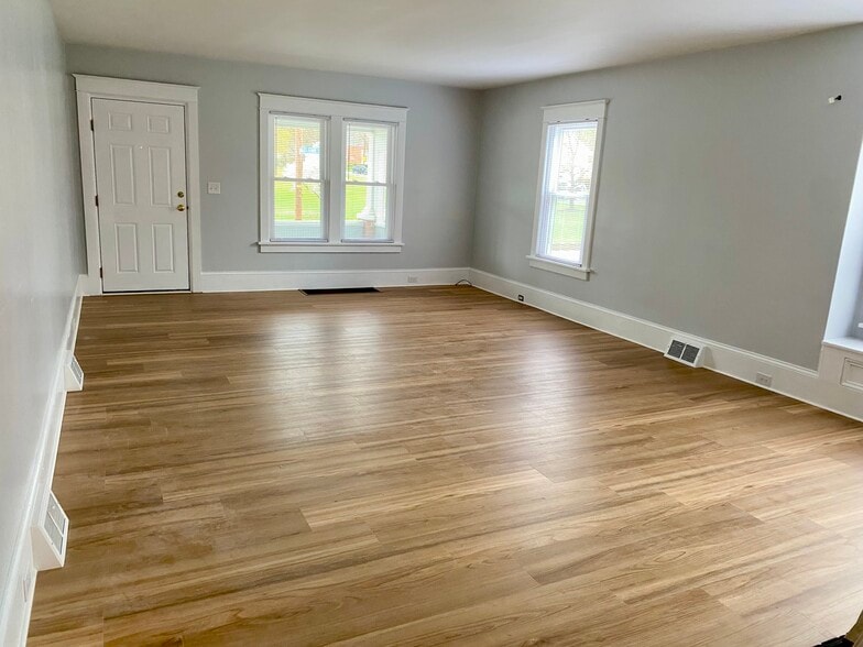 Building Photo - 944 Elizabeth St