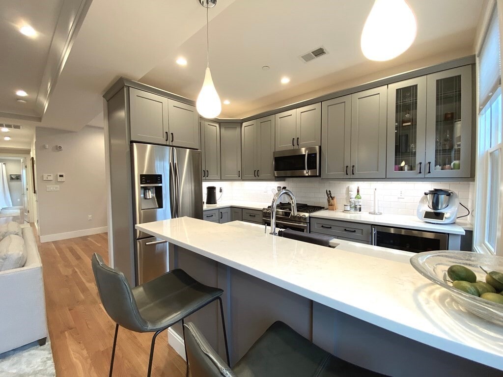 Building Photo - 362 Bunker Hill St