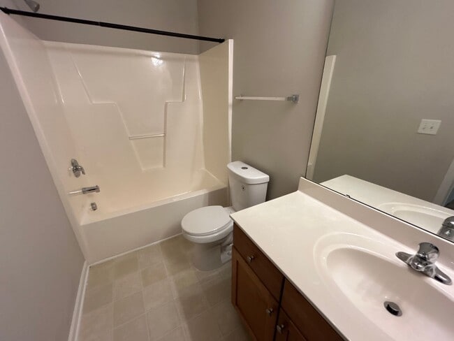 Building Photo - 4 Bedroom | 3.5 Bedroom Raleigh Townhome