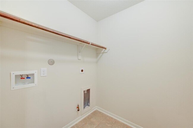 Building Photo - 3639 Barkers Crossing Ave