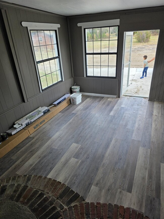 Building Photo - 331 Robin Ave