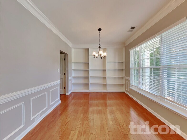 Building Photo - 5323 Chandler Oaks Ln