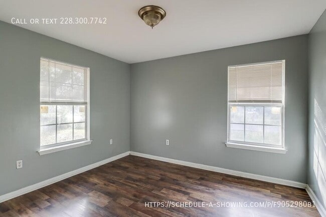 Building Photo - 124 30th 1/2 St-A