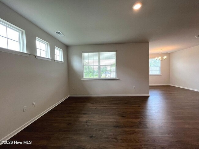 Building Photo - 512 Ragapple Ln