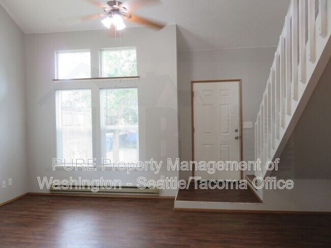 Building Photo - 511 Malibu Dr SE