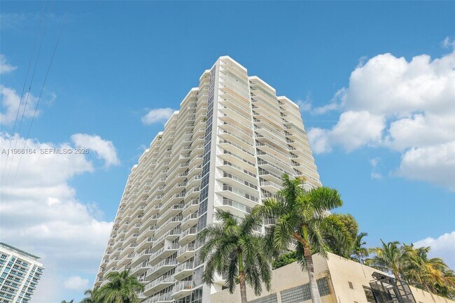 Building Photo - 7601 E Treasure Dr