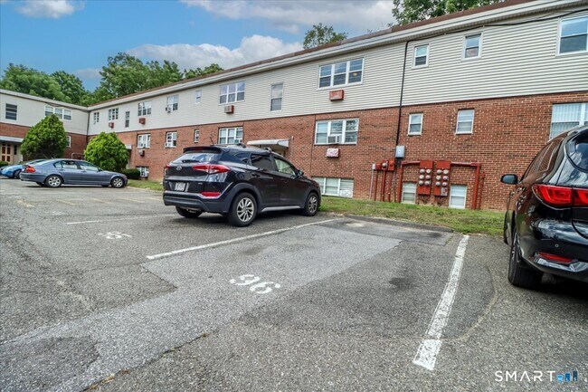 Building Photo - 96 Belair Dr