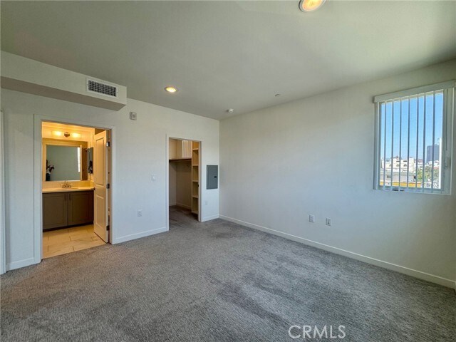 Building Photo - 1025 S Berendo St
