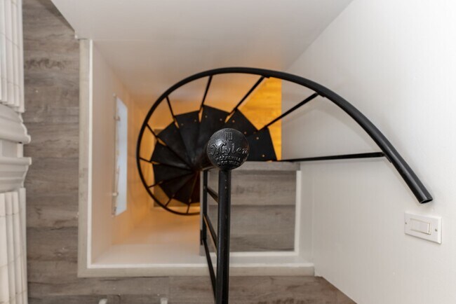 Building Photo - One Bedroom Micro Apartment S1 | Shadyside...