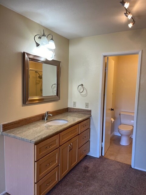 Building Photo - 5015 Valley Crest Dr
