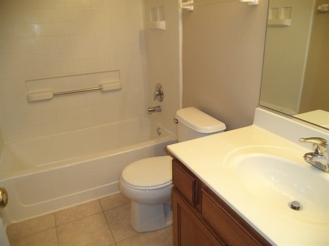 Building Photo - 2422 Claremont Ln