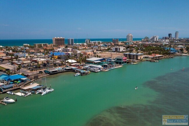 Building Photo - 218 W Lantana St