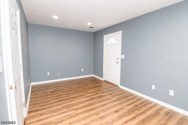 Building Photo - 49 Stuyvesant Ave