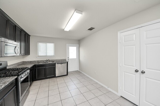 Building Photo - 2710 Lapwing Dr.