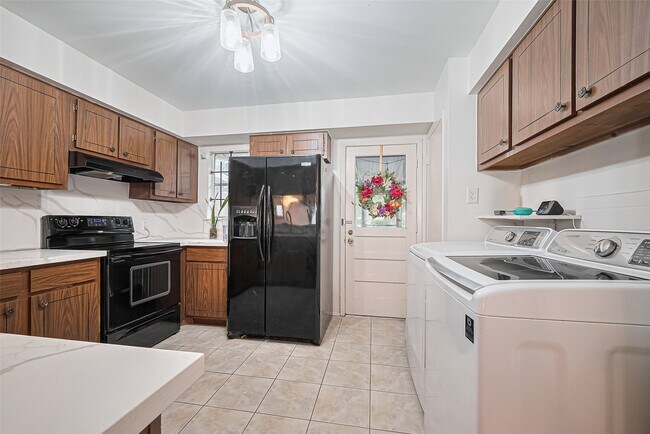 Building Photo - 4304 Sherwood Ln