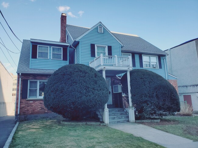 Building Photo - 12 Houston Terrace