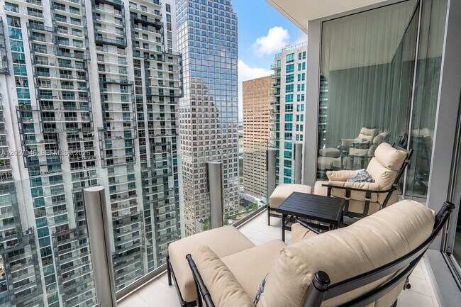 Building Photo - 300 Biscayne Blvd Way