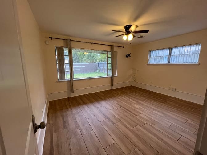 Building Photo - 211 Arricola Ave