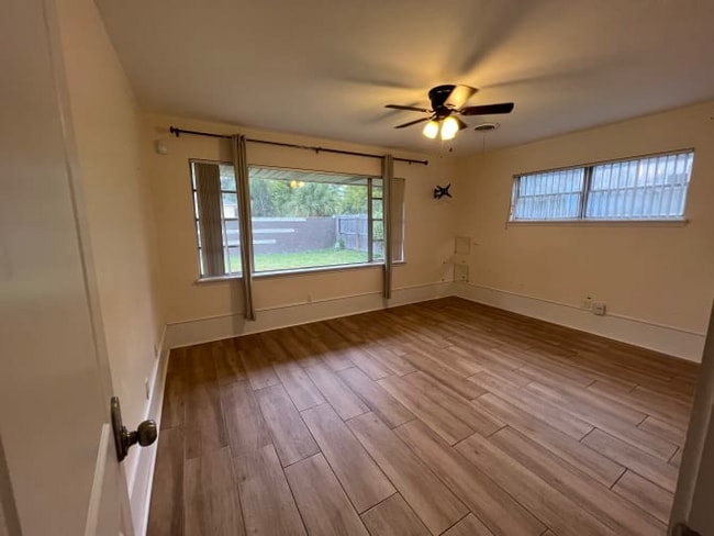 Building Photo - 211 Arricola Ave