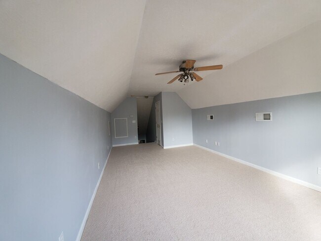 Building Photo - 837 Stone Cross Dr