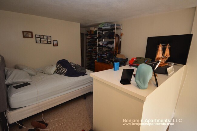 Building Photo - 385 Dorchester St